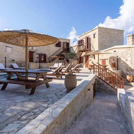 Stone Court Boutique Studios Милиу Экстерьер фото