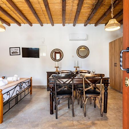 Stone Court Boutique Studios Милиу Экстерьер фото