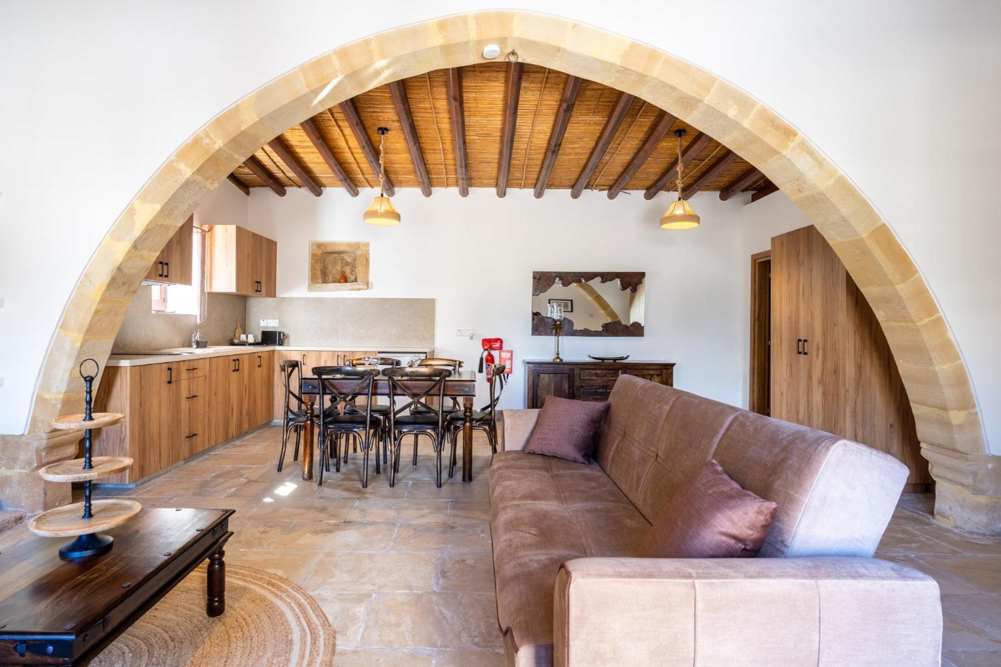 Stone Court Boutique Studios Милиу Экстерьер фото