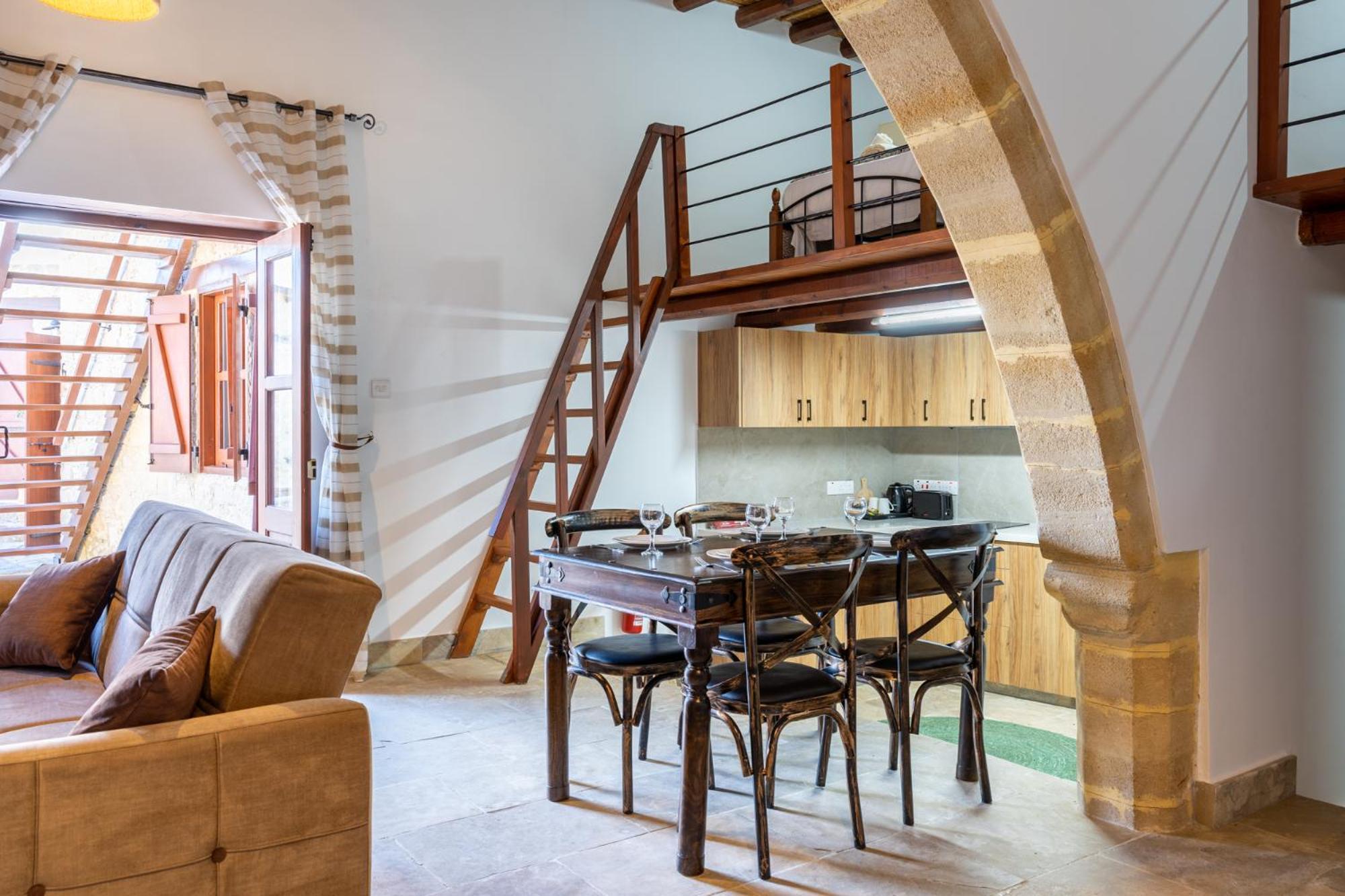 Stone Court Boutique Studios Милиу Экстерьер фото
